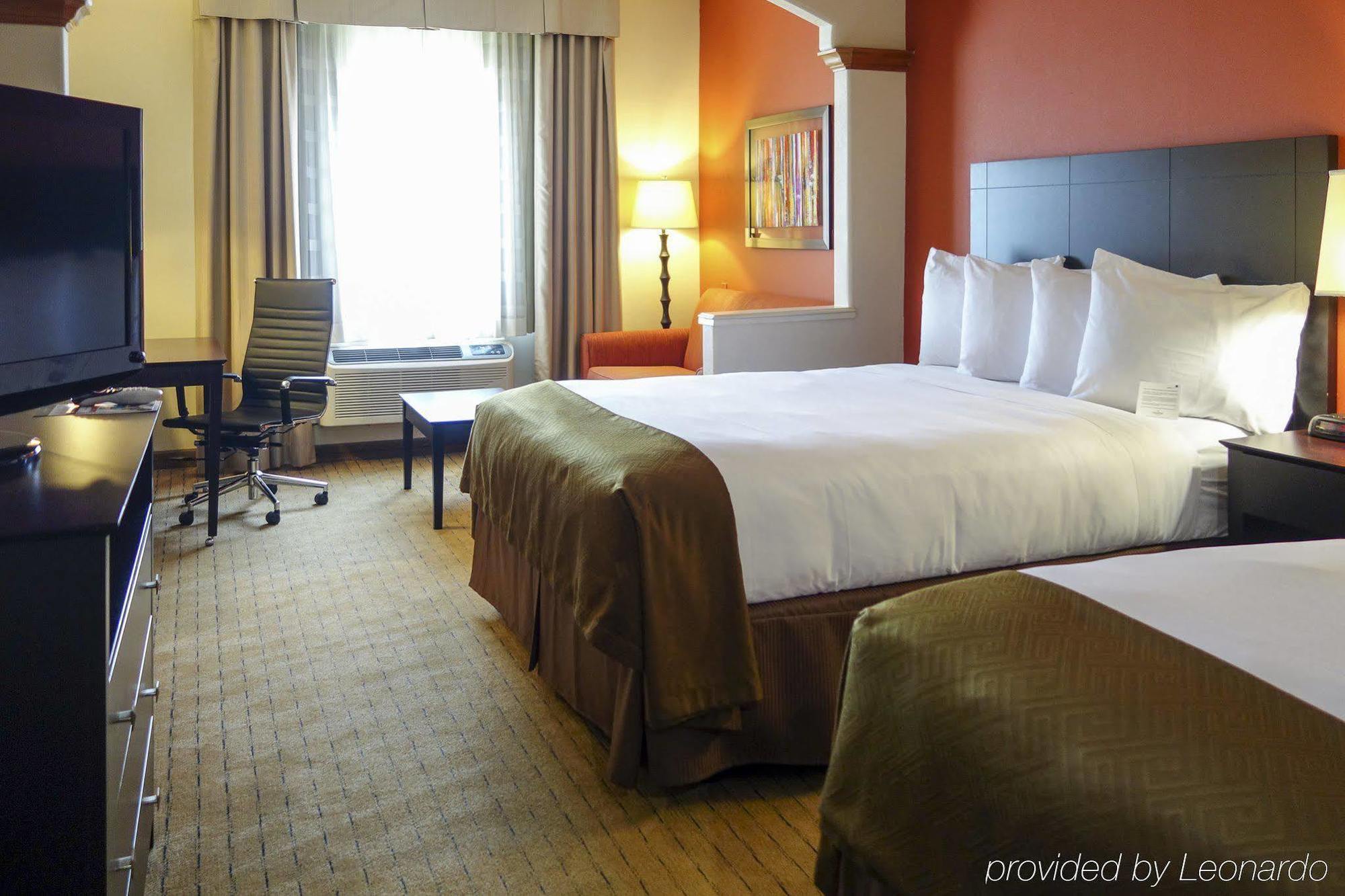 Country & By Radisson, Houston Northwest, Tx 2*
